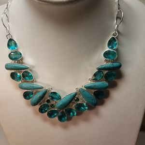 ELEGANT NECKLACE NWOT